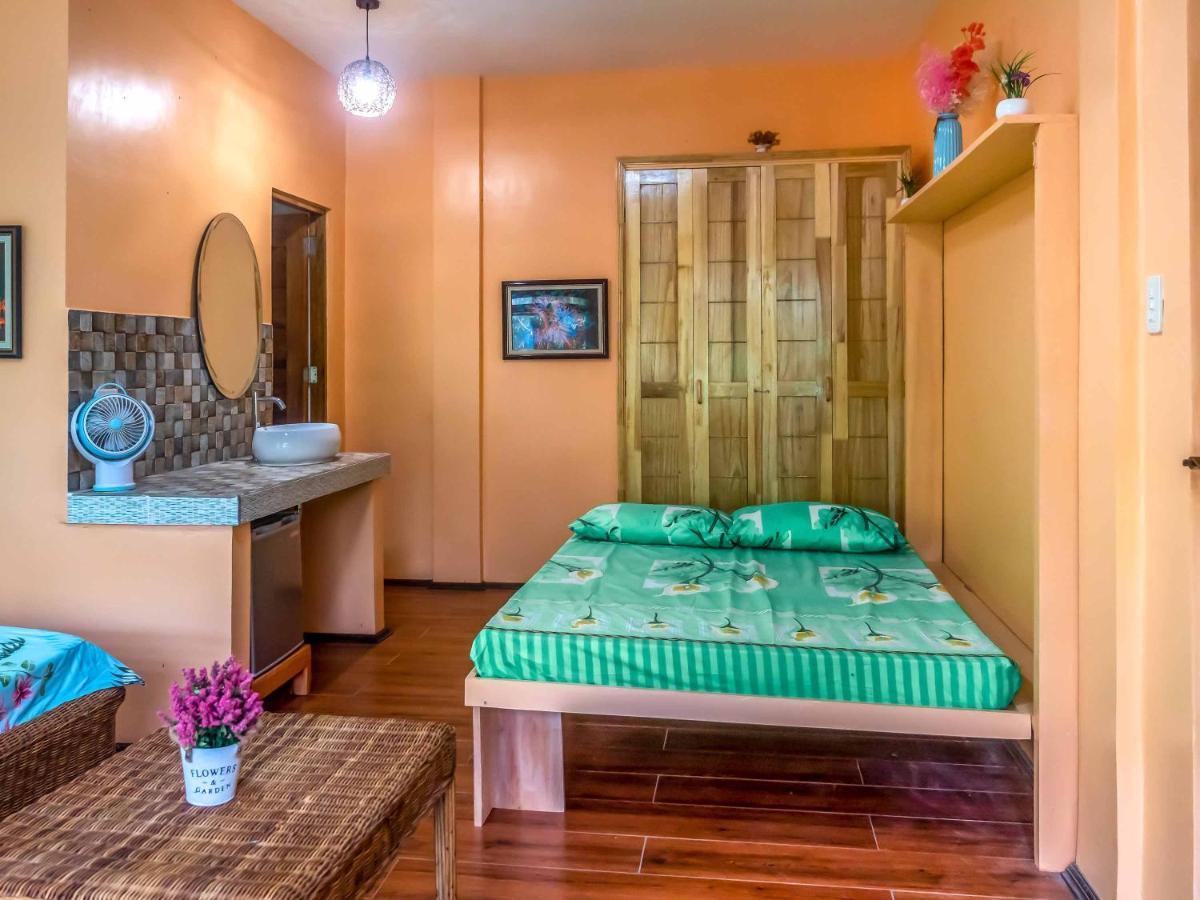 Blue Moon Guesthouse Puerto Princesa Екстериор снимка